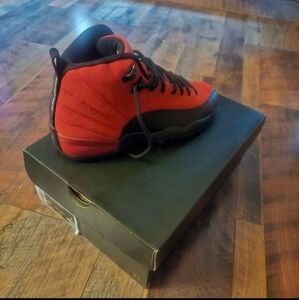 Air jordan retro 12 reverse flu game gs
